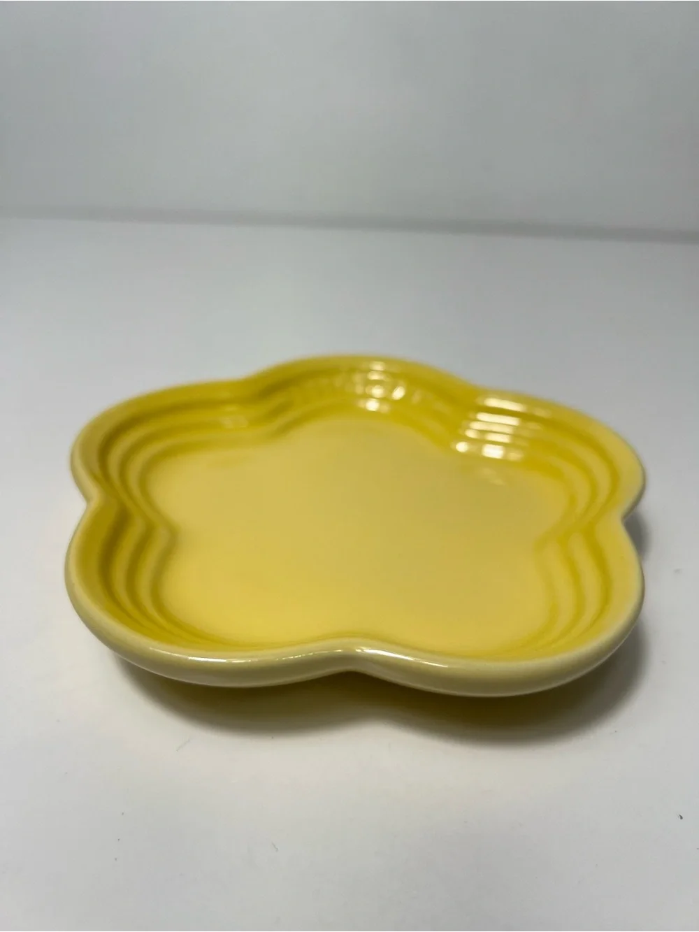 Le Creuset Stoneware Flower Petal Scalloped Trinket Dish Plate Tray
